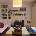 La Casa Sull\'Isola